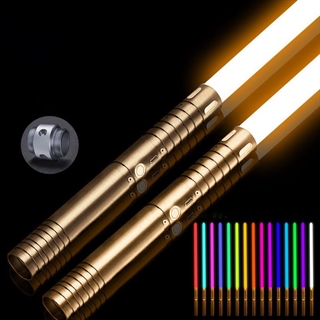 Star Wars lasersværd med 20 lysfarver og lydeffekter – Genopladelige – 2 stk. med guldhåndtag